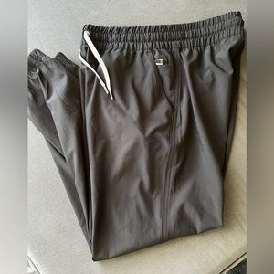 Vuori Weekend Jogger size S color black 7/8 jogger length. Like new. Rarely worn